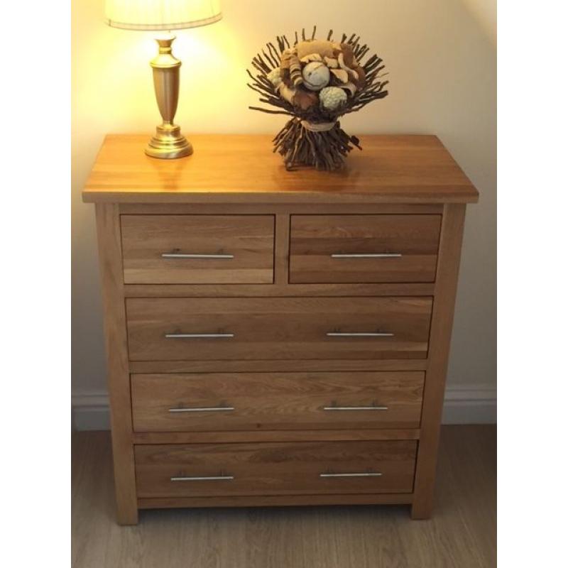 Solid Oak, Lyon style, Chest of 2 over 3 drawers. Immaulate condition.