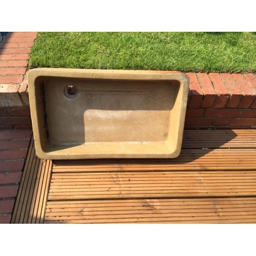 Used Porcelain sink in good condition for sale