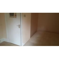 Single room to rent