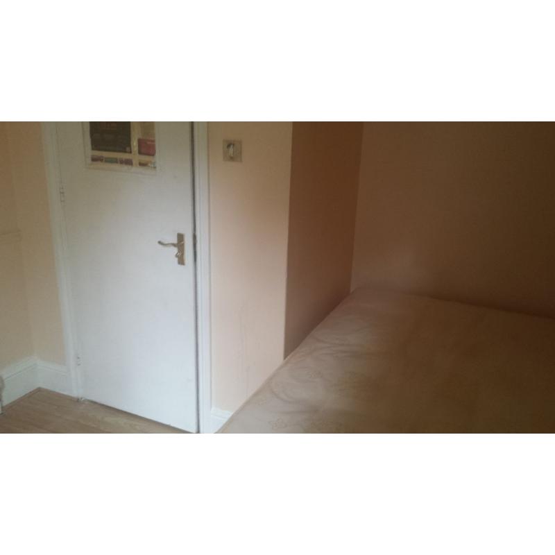 Single room to rent