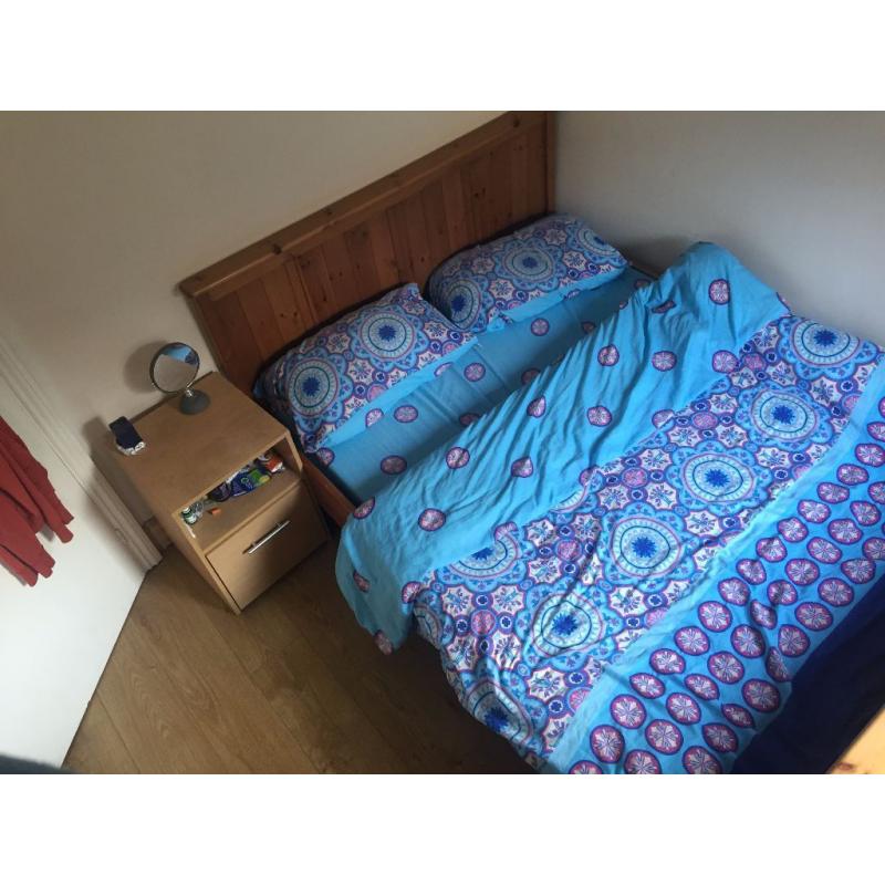 bright single room with double bed/ exclusive use of other areas in the flat to make up for small rm