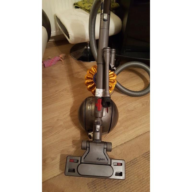 DYSON DC39 ANIMAL BAGLESS HOOVER WITH TOOLS NEW CONDITION