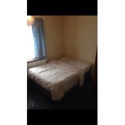 nice & bright double room in shepherd Bush/zone 2/few min walk to white city tube and Westfield.d