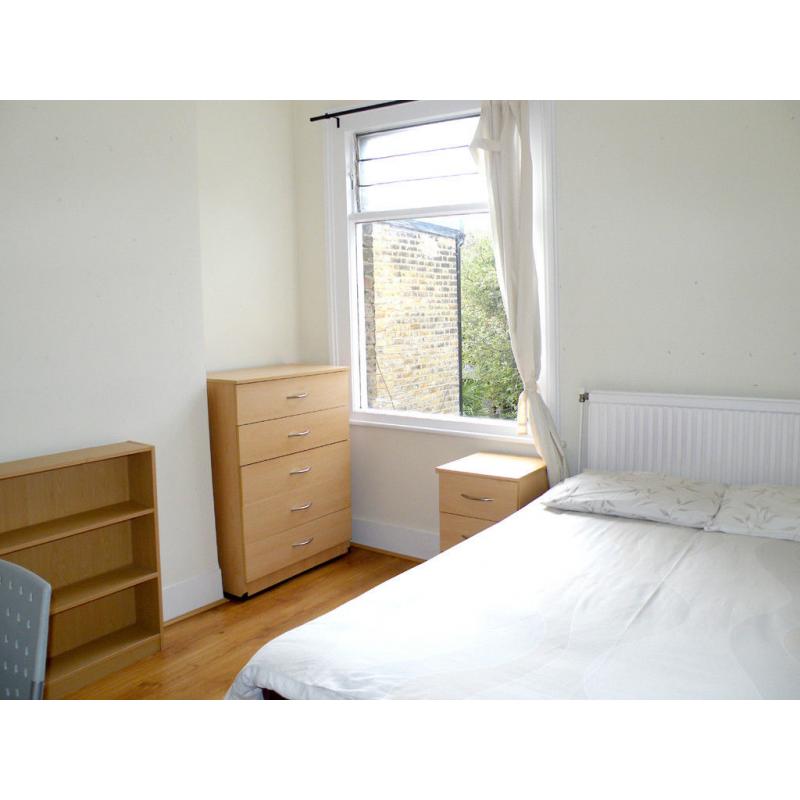 VERY NICE SINGLE ROOM WITH DOUBLE BED IN SEVEN SISTERS (VICTORIA LINE)