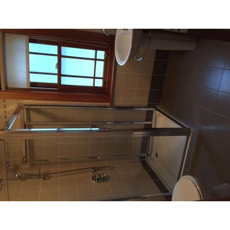 Shower with cubicle doors - perfect condition