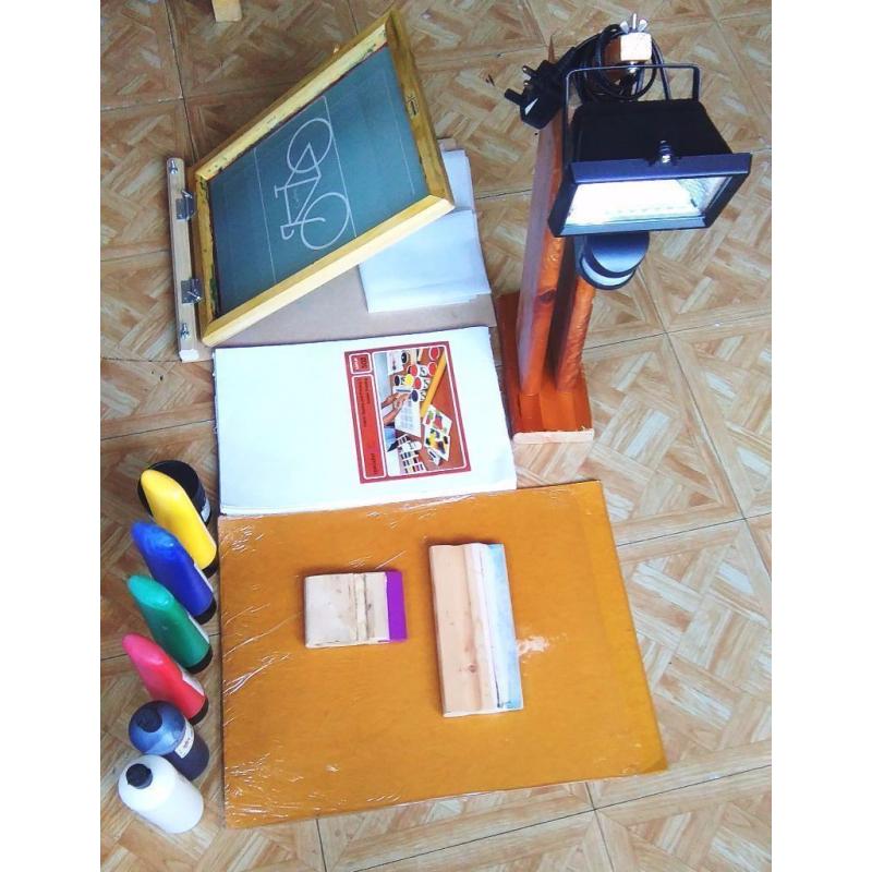 HOME-SCREEN PRINTING KIT INCLUDING EVERYTHING YOU NEED TO MAKE YOUR OWN T-SHIRTS ETC. (NEARLY NEW)