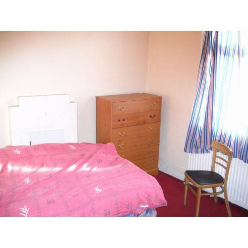 cheap single room in london zone 2 see room