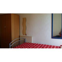 TWIN ROOM IN BETHNAL GREEN