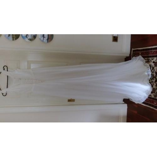 Brand new, never been worn or altered Ella Rosa Wedding Dress