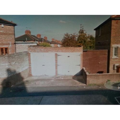 TWO SINGLE LOCK-UP GARAGES TO RENT IN WINDSOR AVENUE, WALTHAMSTOW, LONDON, E17-5NL