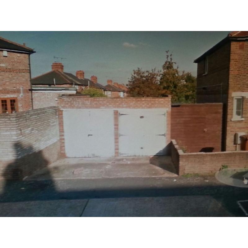 TWO SINGLE LOCK-UP GARAGES TO RENT IN WINDSOR AVENUE, WALTHAMSTOW, LONDON, E17-5NL