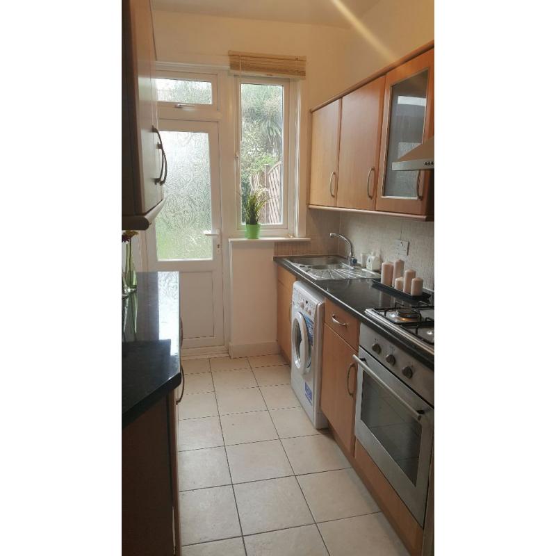 Small double room in Tooting. All bills included.