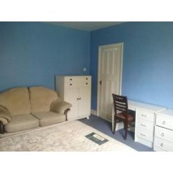 Specious big double room to let, all inclusive