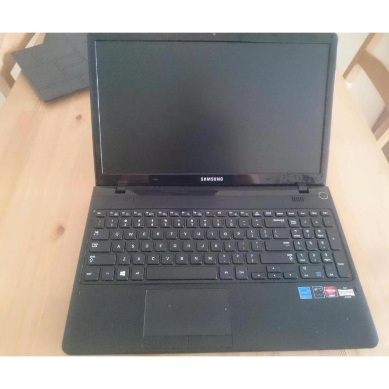 LAPTOP SAMSUNG IN MINT CONDITION