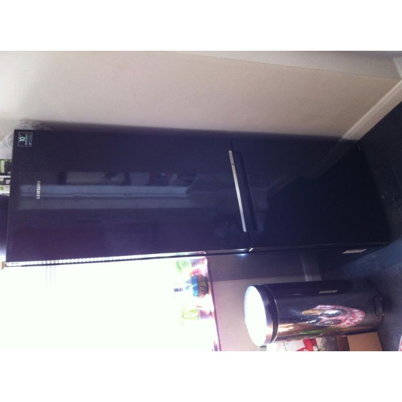 SAMSUNG FROST FREE FRIDGE FREEZER IN BLACK RB29FSRNDBC, LESS THAN 1 YEAR OLD!!