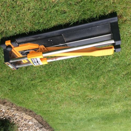 Tile cutter