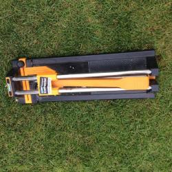 Tile cutter