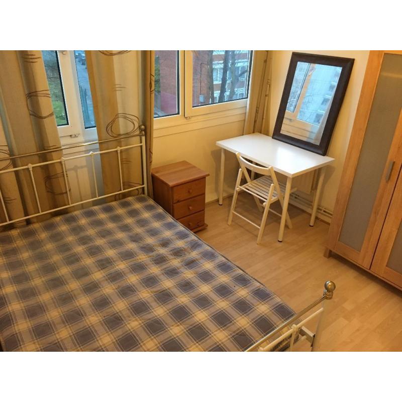 Lovely Double Room in Newly Refurbished Flat (All Bills Included)