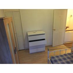 Lovely Double Room in Newly Refurbished Flat (All Bills Included)