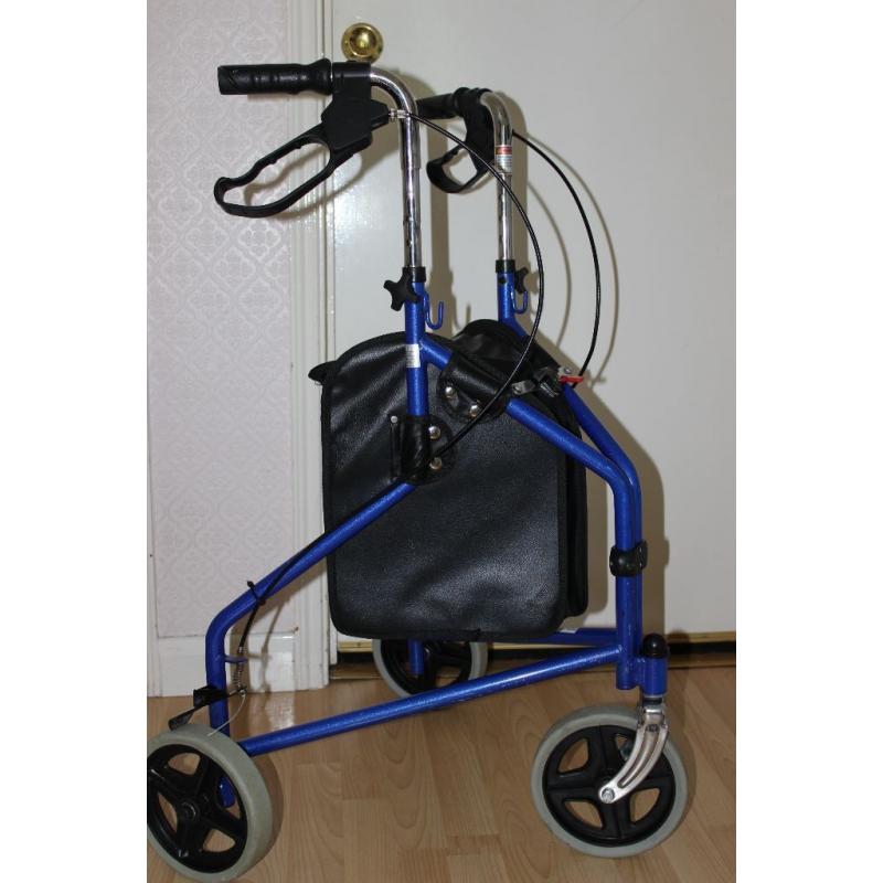 Rollator / tri walker