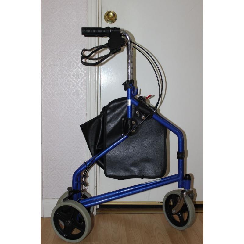 Rollator / tri walker