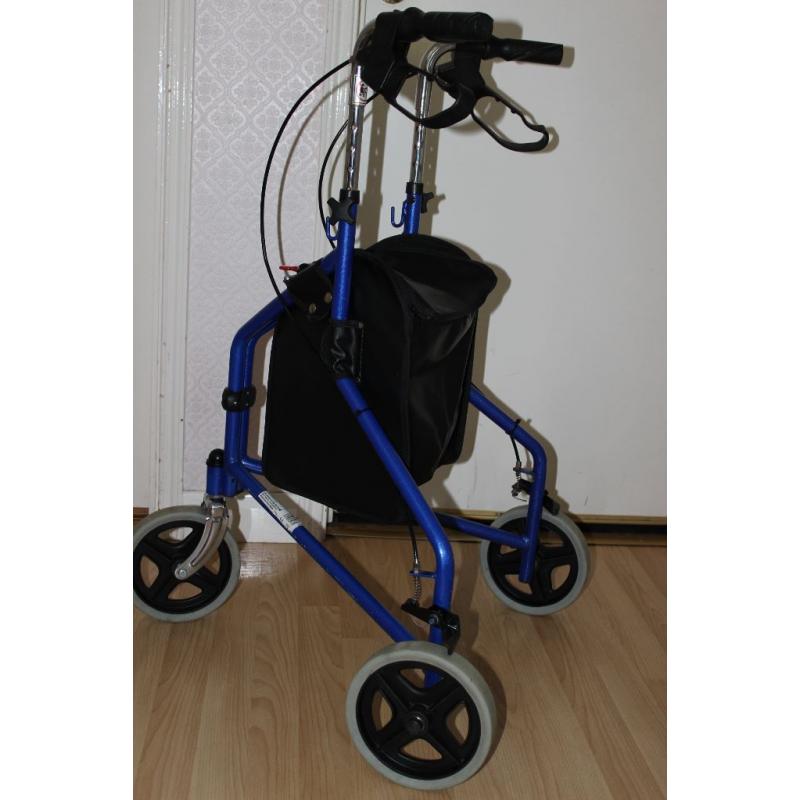 Rollator / tri walker