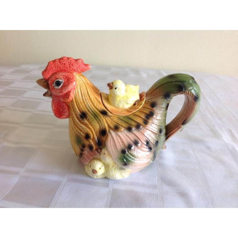 2 teapots