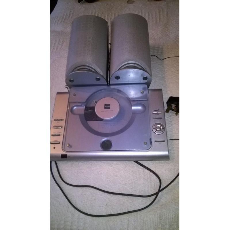 BUSH CD AND RADIO PLAYER WITH SPEAKERS
