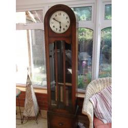 AN OAK ART DECO LONGCASE GRANDFATHER CLOCK