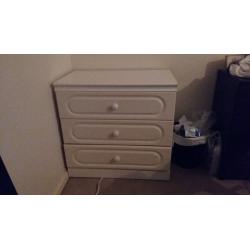 White chest of drawers