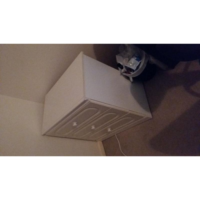 White chest of drawers