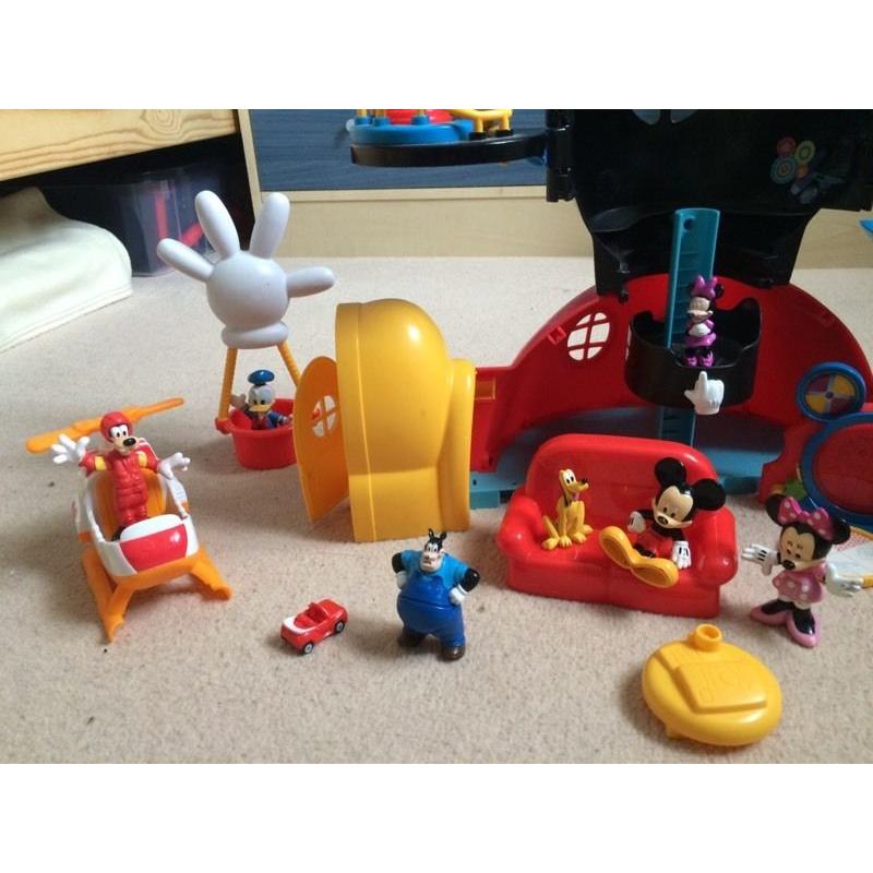 Mickey Mouse play set.