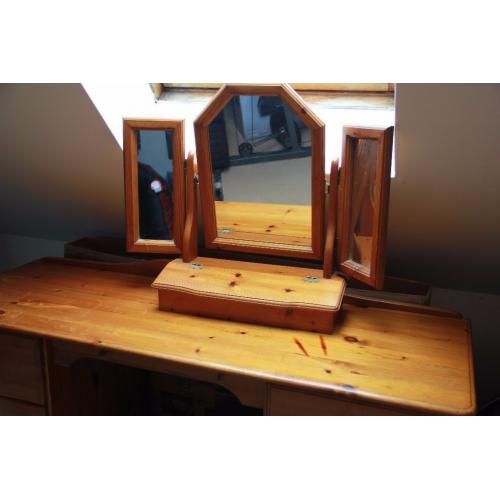 Wooden dressing table with mirror