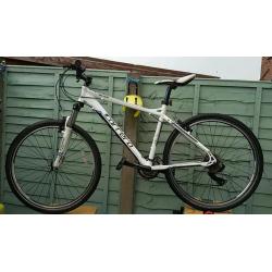 Carrera Valour Men's Mountain Bike Frame 18" wheels 26"