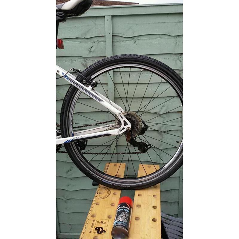 Carrera Valour Men's Mountain Bike Frame 18" wheels 26"