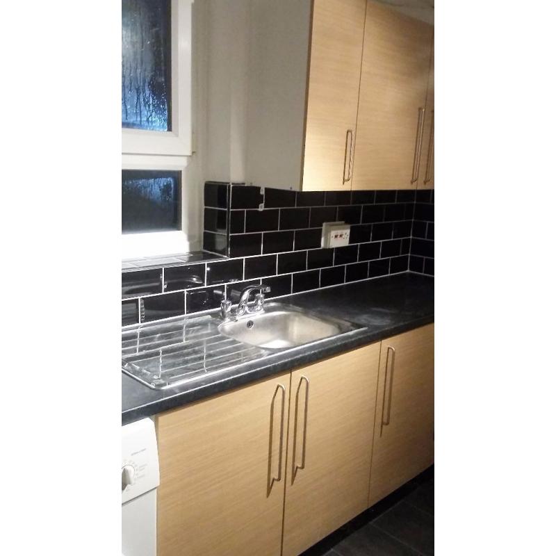 SPECIOUS DOUBLE ROOM FOR A SINGLE PERSON NEAR UPTON PARK STATION ALL BILLS INCLUSIVE