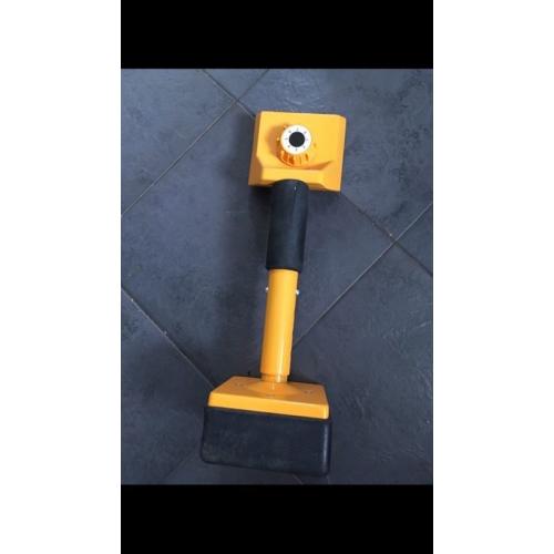 Carpet stretcher