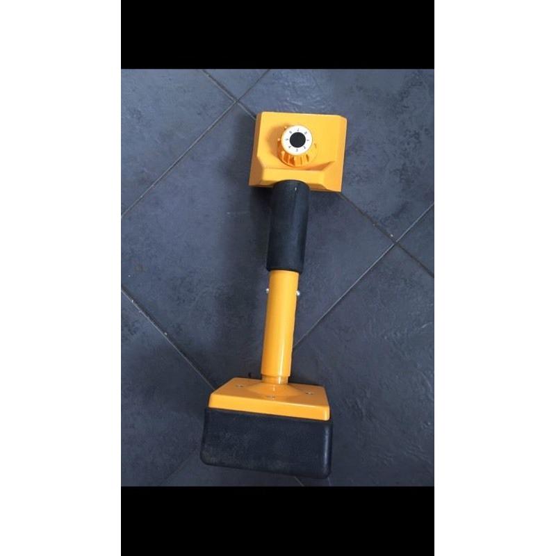 Carpet stretcher