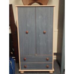 Kids wardrobe with possible delivery
