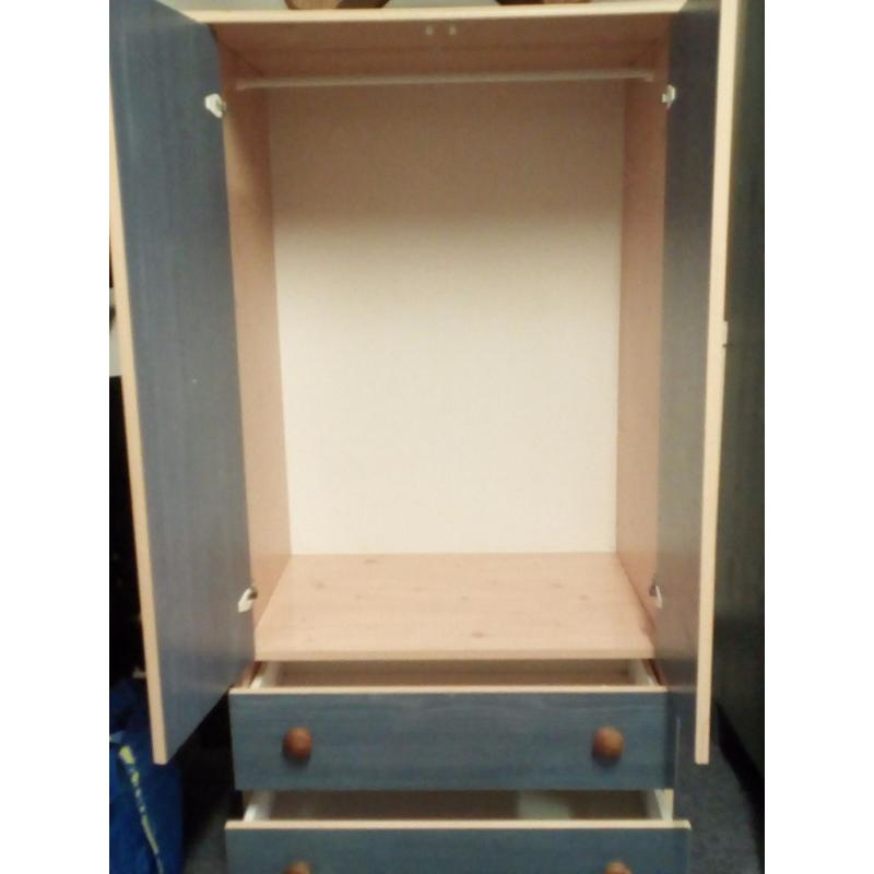 Kids wardrobe with possible delivery