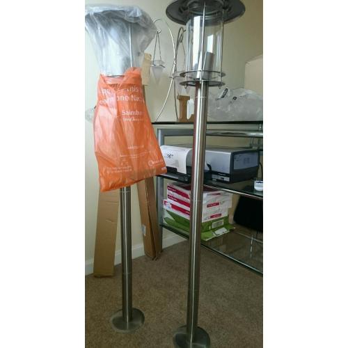 2 outdoor garden lights