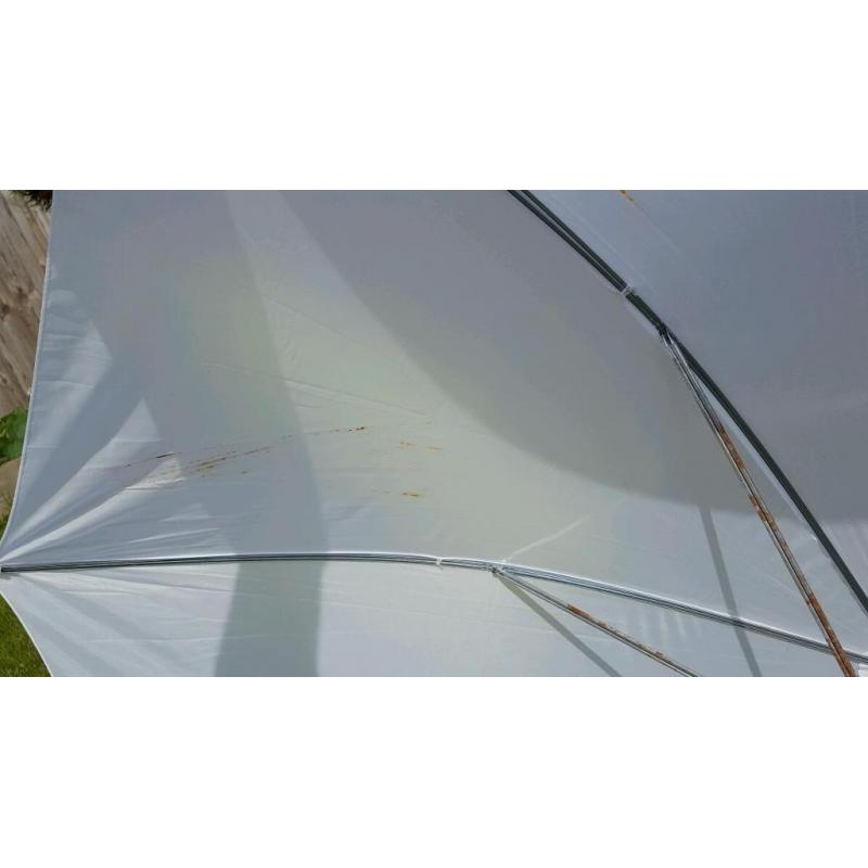 8 white umbrellas
