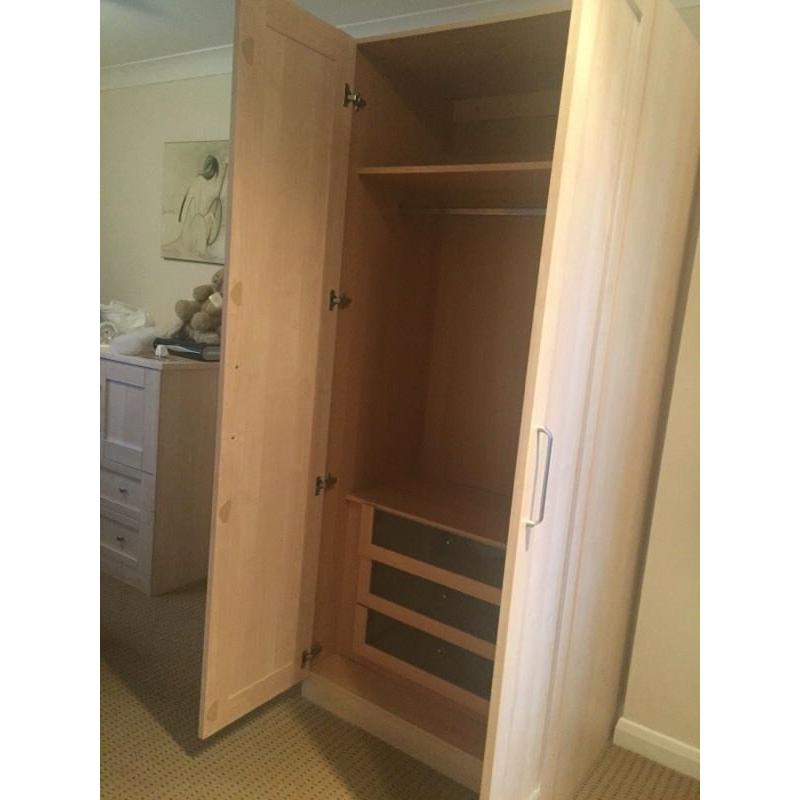 Wardrobe with built in drawers - buyer dismantles