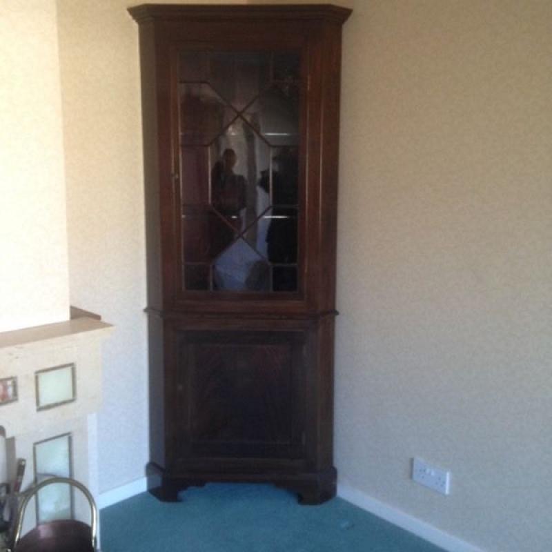 Gorgeous wood corner display storage unit. Ex cond