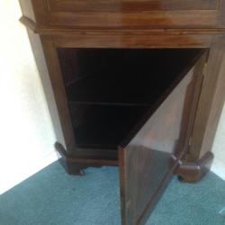 Gorgeous wood corner display storage unit. Ex cond