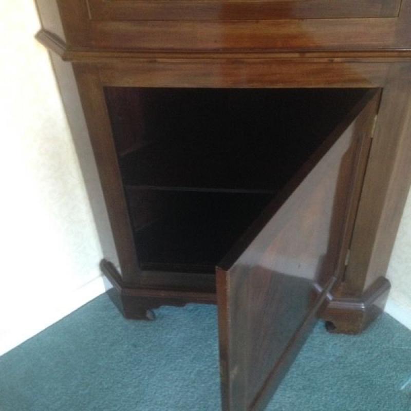 Gorgeous wood corner display storage unit. Ex cond