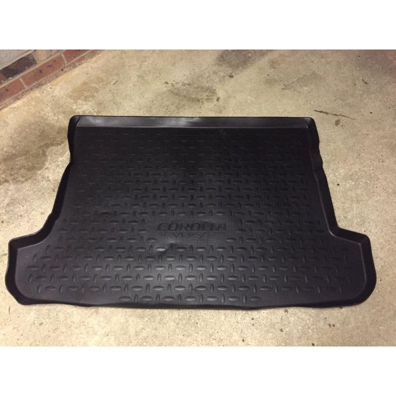 Toyota verso - Toyota Corolla verso boot guard genuine plaaric