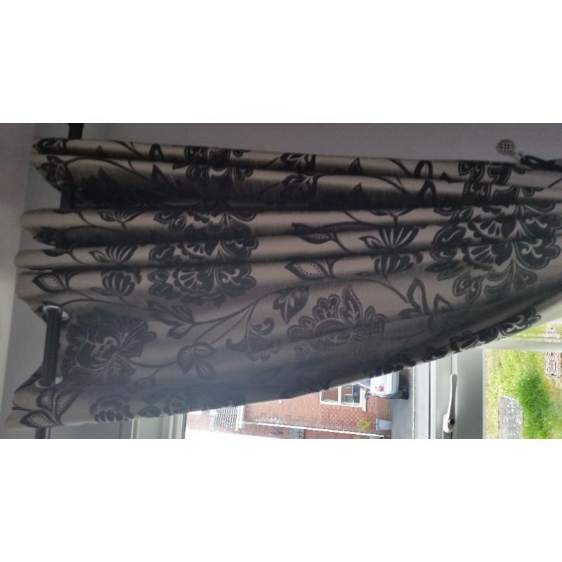 Silver black curtains sz 66 x90