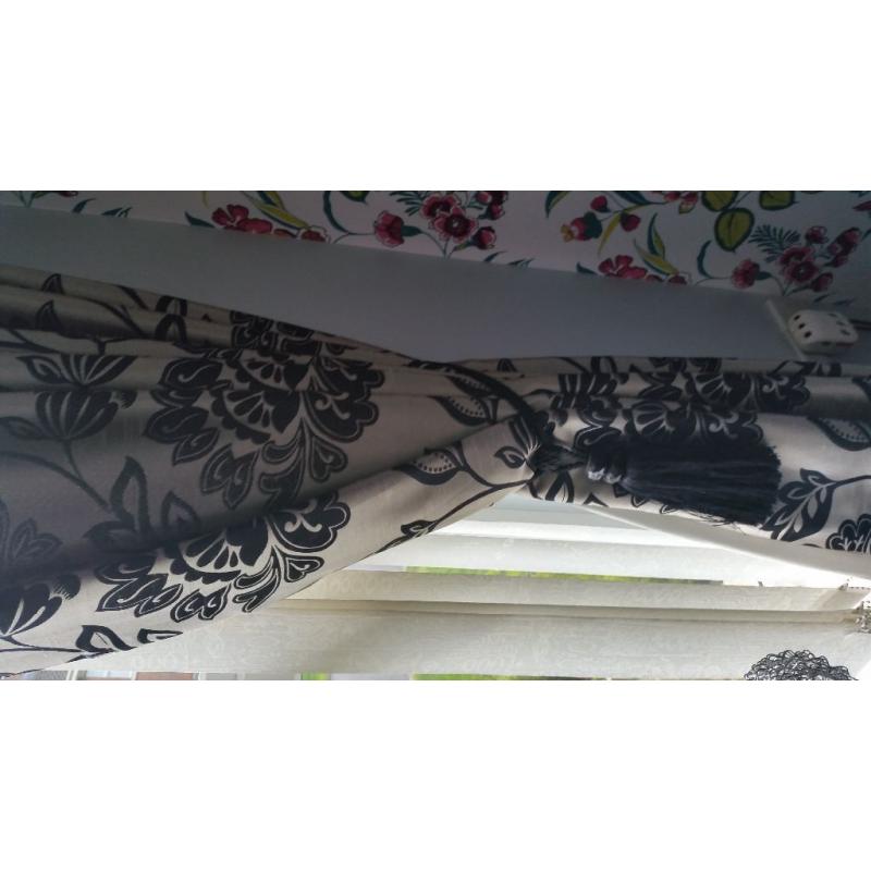 Silver black curtains sz 66 x90
