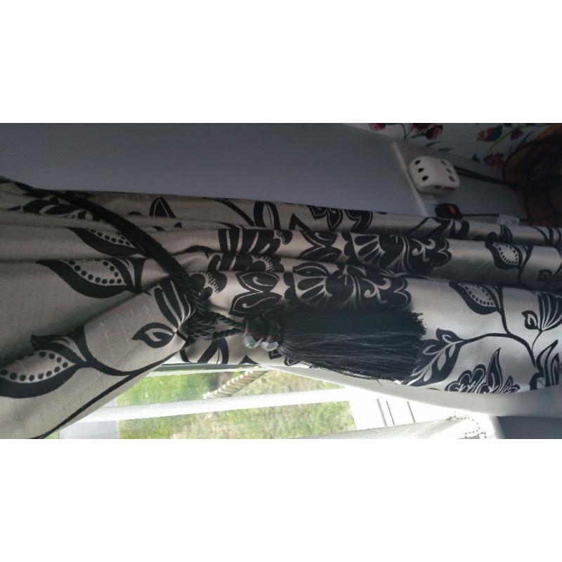 Silver black curtains sz 66 x90